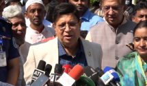 সাংবাদিকরা দুর্বল বলে বললেন পররাষ্ট্রমন্ত্রী তাদের প্রশিক্ষণ প্রয়োজন।