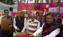 শীতার্তদের মাঝে নগদ অর্থ ও কম্বল বিতরণ মধ্যনগরে।